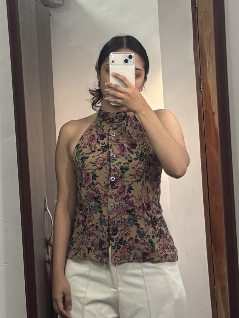 Vintage Floral Buttoned Halter Tie top (Category: Sleeveless) located in Bulacan. Submitted by reiixx (Listing ID 1470039865, Image 2). Description: Small frame *backless *buttoned *soft fabric *perf for lunch out.