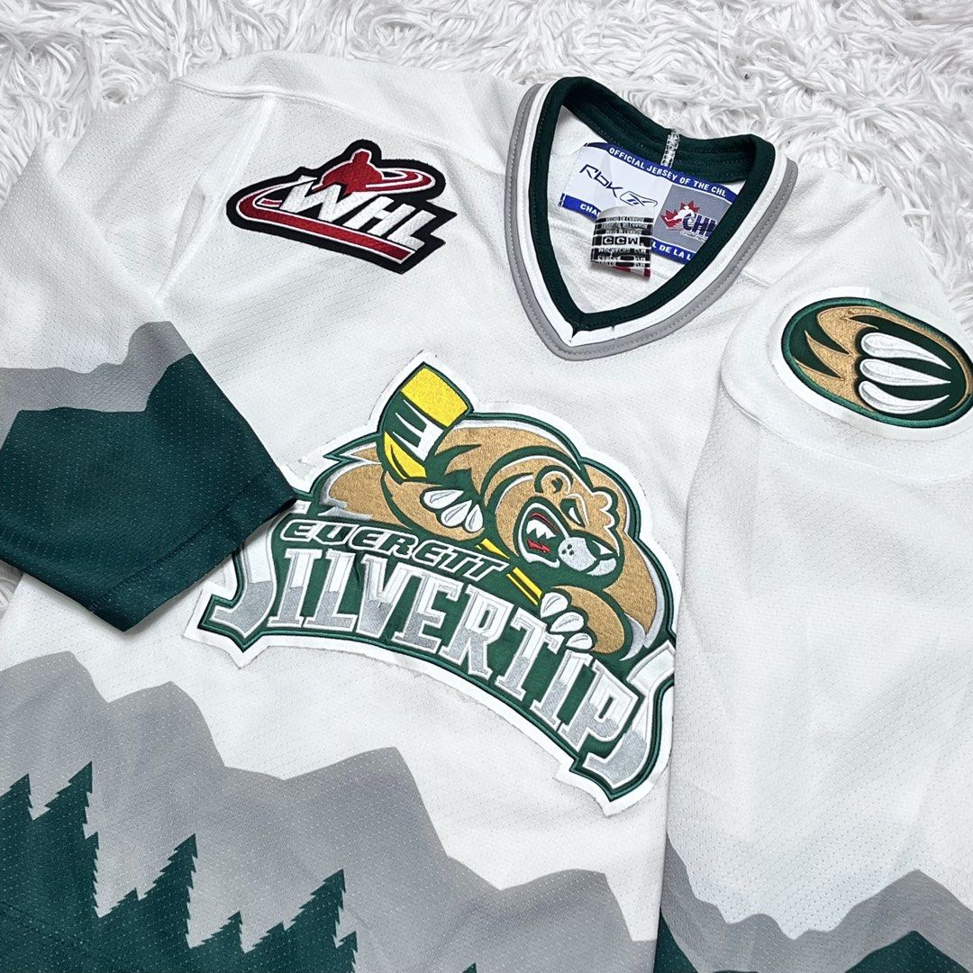 Vintage hockey jersey (Category: Activewear) located in Baguio. Submitted by sellingtonshop (Listing ID 1469965775, Image 2). Description: u10. Vintage Everett Silvertips Hockey Jersey by Rebook Size: youth M fits XS mens or M womens Dimes: 24*21 Condition: good as new Issue: none Mine: 680 Steal: 780 Grab: 880.