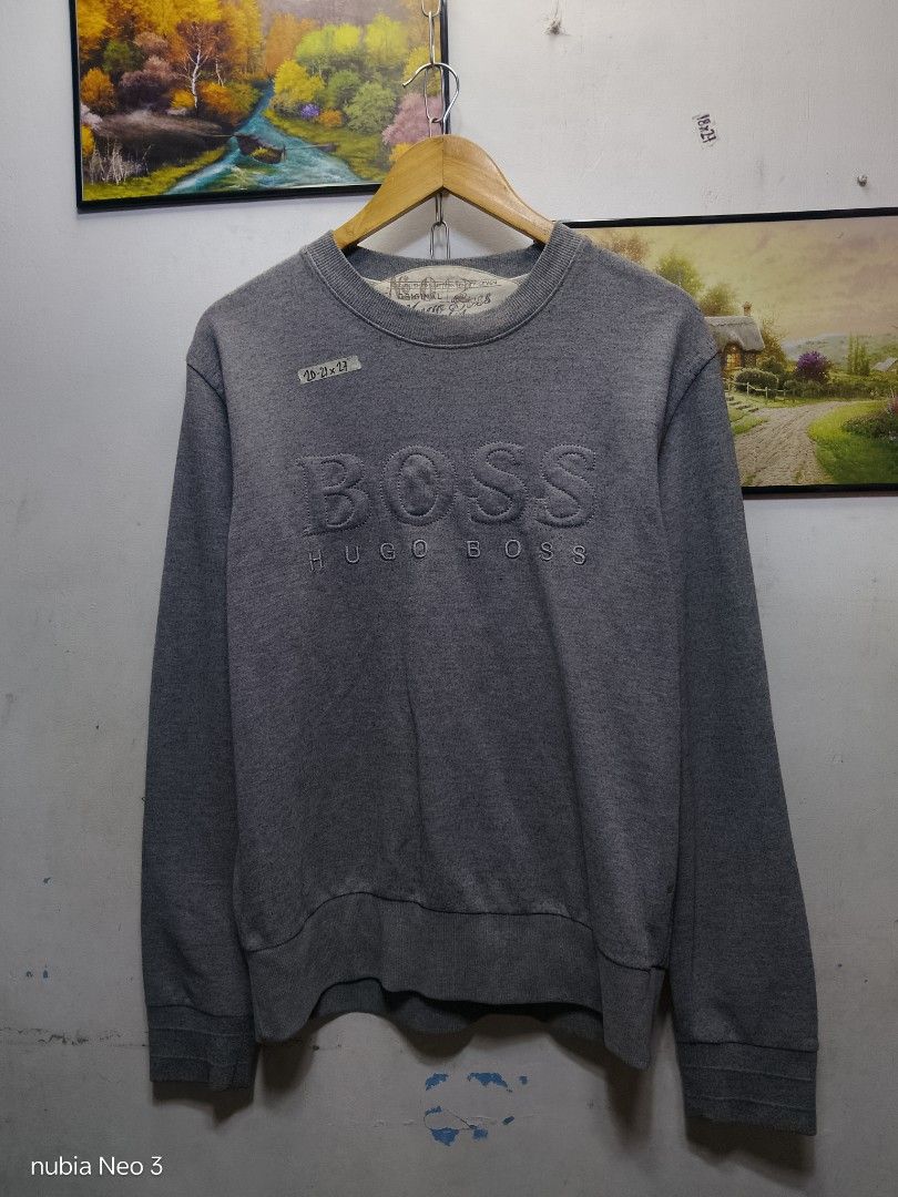 vintage Hugo Boss sweater (Category: Coats, Jackets and Outerwear) located in Valenzuela. Submitted by joshwrldselection (Listing ID 1470140497, Image 1). Description: medium - large very good condition fine lints / need wash thrift..