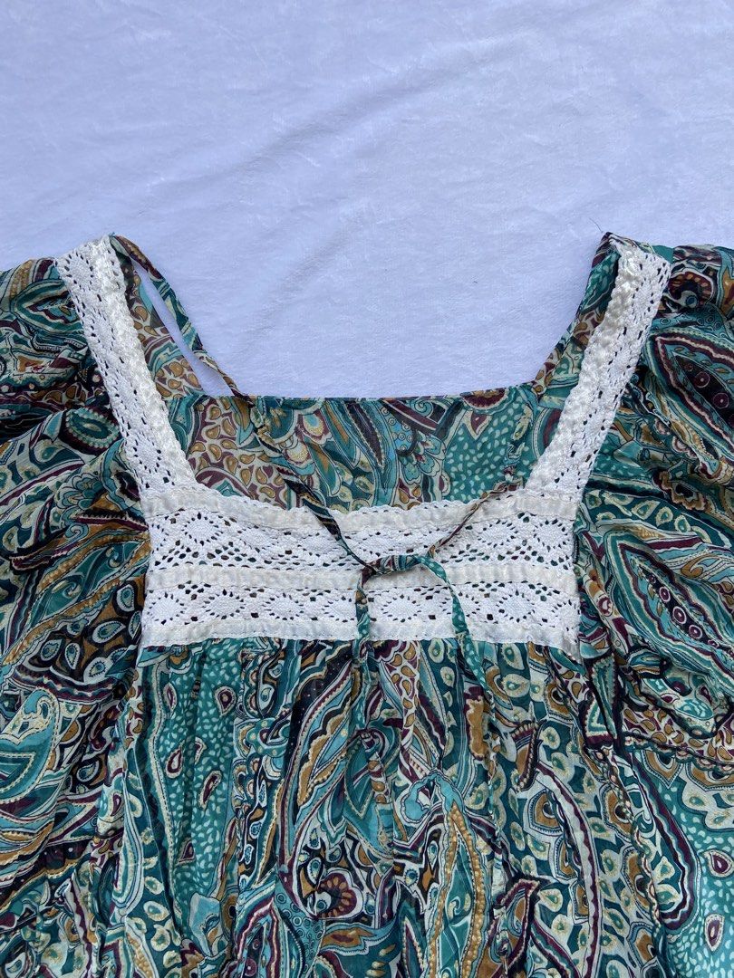 Vintage Japan Batwing, Vingtrols (Category: Blouses) located in General Santos City (Dadiangas). Submitted by kala_chuchi (Listing ID 1470114423, Image 2). Description: Size. Medium One size fits most inches width 27 inches length No flaws Over all condition Excellent .