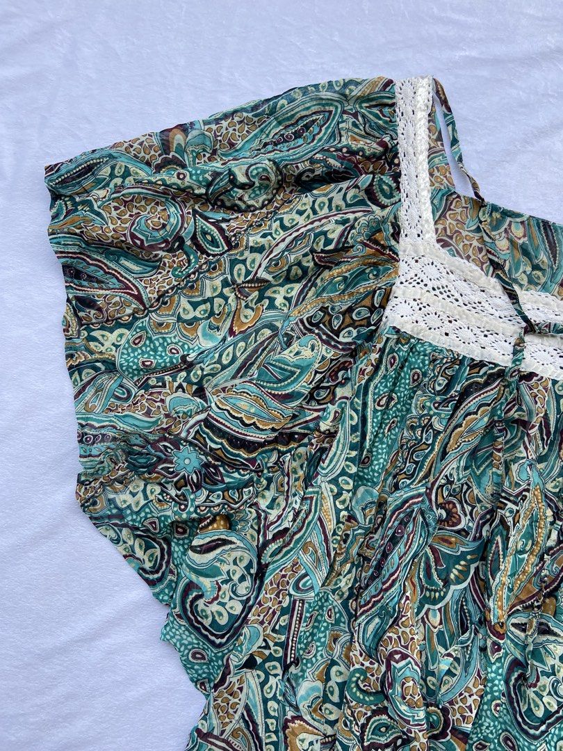 Vintage Japan Batwing, Vingtrols (Category: Blouses) located in General Santos City (Dadiangas). Submitted by kala_chuchi (Listing ID 1470114423, Image 3). Description: Size. Medium One size fits most inches width 27 inches length No flaws Over all condition Excellent .