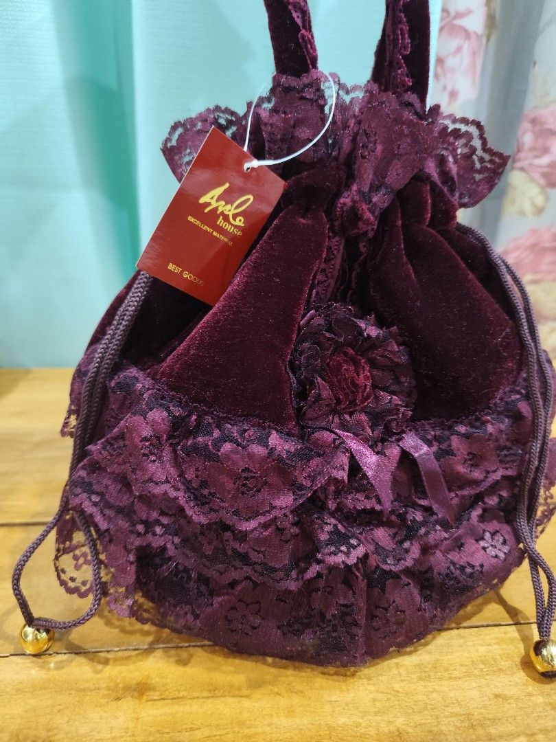 Vintage Lace Drawstring bag (Category: Purses & Pouches) located in Dipolog. Submitted by thriftteata (Listing ID 1470075944, Image 2). Description: very pretty and dainty small size.