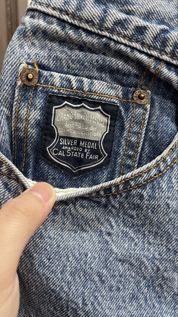 Vintage Levis’s Baggy Jeans (Category: Jeans) located in Manila. Submitted by to_ri (Listing ID 1470077240, Image 2). Description: 🛍️ PRODUCT DETAILS 📏 Size: Medium 📌 TERMS & CONDITIONS 💸 Payment first 📦 Shipping: J&T, LBC, Same day delivery couriers 🚫 No returns or refunds ❌ No joy/bogus buyers 💗 Please buy responsibly. Thank you!.