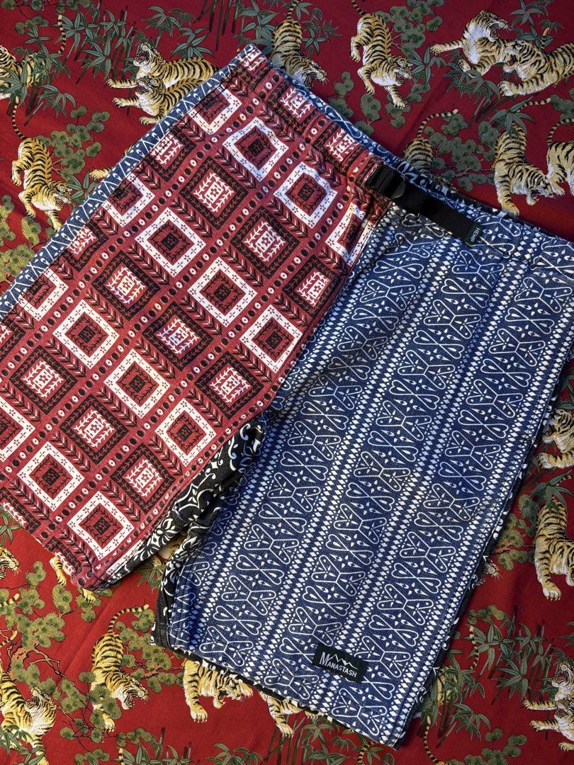Vintage Manastash Hemp Patchwork Outdoor Shorts (Category: Shorts) located in Caloocan City. Submitted by ruvendnewborn (Listing ID 1470117976, Image 1). Description: Vintage Manastash Hemp Patchwork Outdoor Shorts Flat Measurements: (IN INCHES) Waist: fits 30” to 32” Length: 20.5” Leg opening: 10.5” - Tagged as size Medium - Fits 30 to 32 waistline - Made of hemp and cotton blend fabric - Front and velcro back pockets - Adjustable nylon webbing 