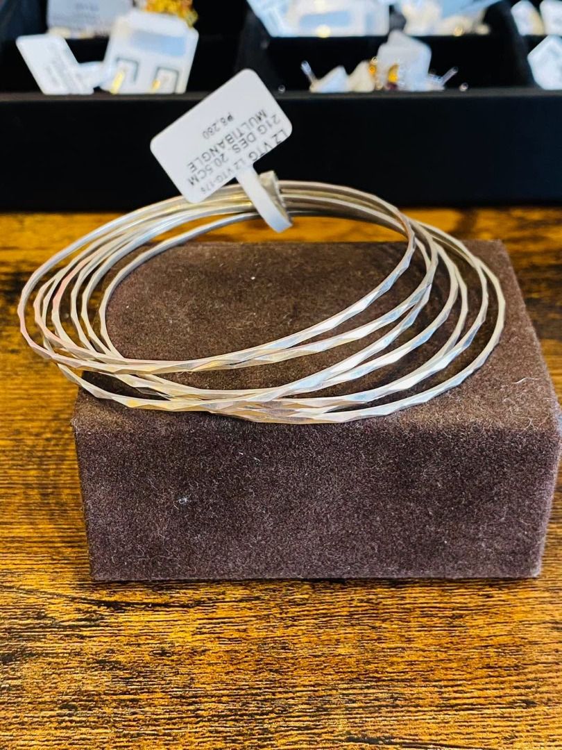 VINTAGE MULTI-BANGLE SILVER SET (Category: Bracelets) located in Baguio. Submitted by asna_taku (Listing ID 1470056642, Image 2). Description: 🤍✨ VINTAGE MULTI-BANGLE SILVER SET ✨🤍 A beautiful collection of timeless elegance and effortless sophistication! 💎 Featuring multiple sleek silver bangles adorned with intricate diamond-cut patterns that beautifully reflect the light, creating a subtle yet eye-catching sparkle. Their classic, minimalist