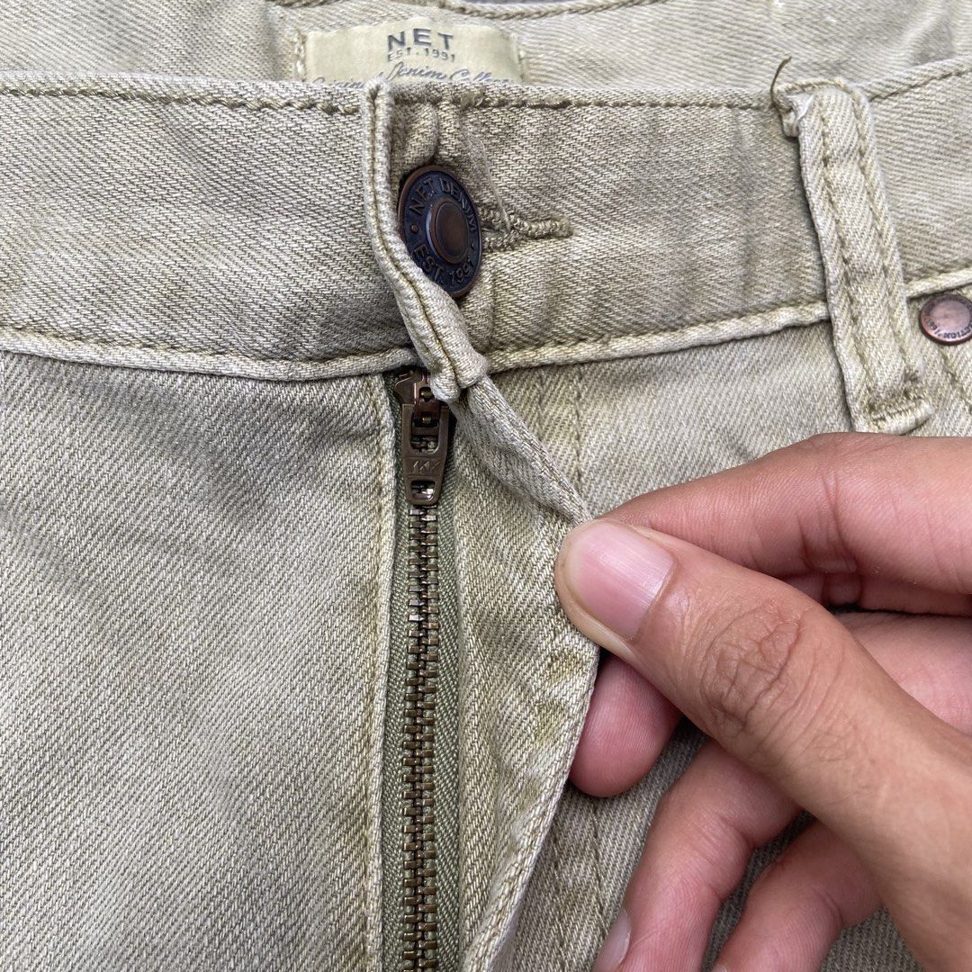 Vintage NET Twill Bermuda Denim Shorts (Category: Shorts) located in Angeles City. Submitted by eriellynngotvintage (Listing ID 1470092025, Image 3). Description: 34 W 20 L 11 Leg Opening Good Condition. See photos for details 420 Angeles City Pampanga.