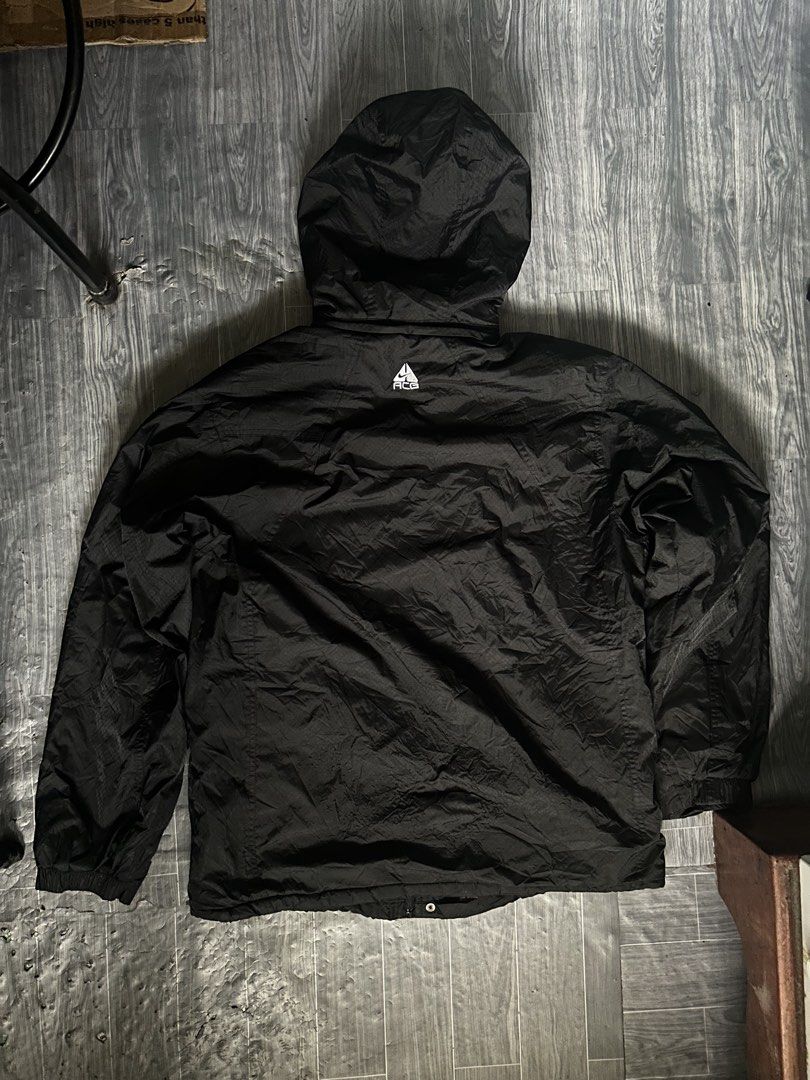 Vintage Nike ACG windbreaker (Category: Coats, Jackets and Outerwear) located in Manila. Submitted by copothrift (Listing ID 1469955192, Image 2). Description: Dimes: 23x27 Authentic!! No issue!!!.