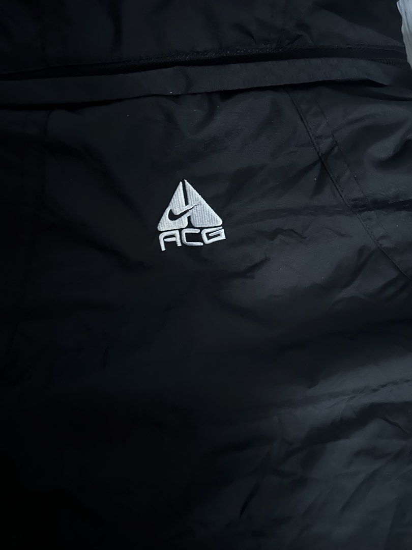 Vintage Nike ACG windbreaker (Category: Coats, Jackets and Outerwear) located in Manila. Submitted by copothrift (Listing ID 1469955192, Image 3). Description: Dimes: 23x27 Authentic!! No issue!!!.
