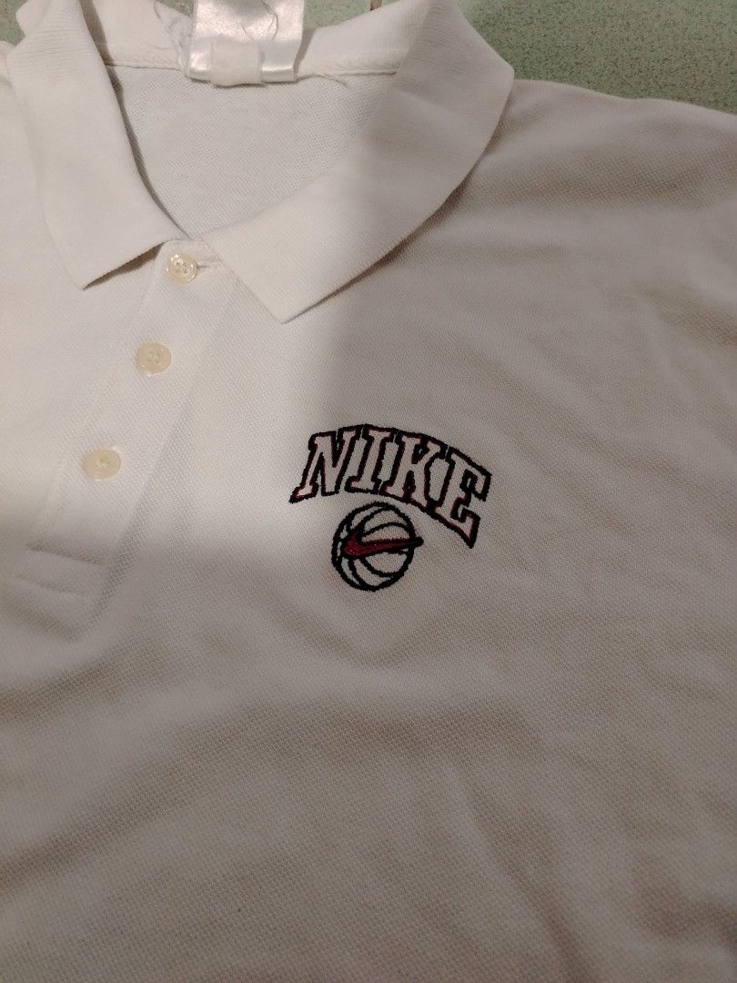 Vintage Nike Polo (Category: Tshirts & Polo Shirts ) located in Bocaue. Submitted by adrianberi35876 (Listing ID 1469993743, Image 1). Description: Issue: check the last 2photo 1pinhole and bullet hole.