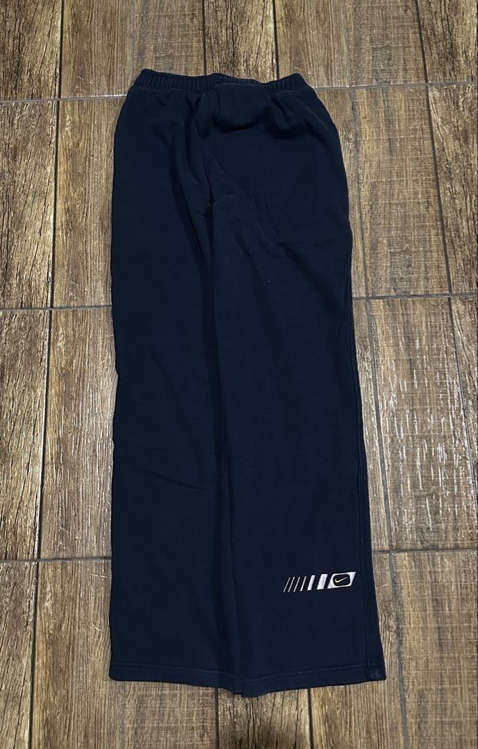 VINTAGE NIKE SWEATPANTS (Category: Joggers) located in Manila. Submitted by urban.vintage (Listing ID 1470074584, Image 2). Description: ISSUE: NONE (NEED WASH) MOP :GCASH (NO COD) SHIP VIA: LALAMOVE & J&T LOCATION: PASIG CITY LENGTH: 40 HEM : 9 WIDTH :28-34.