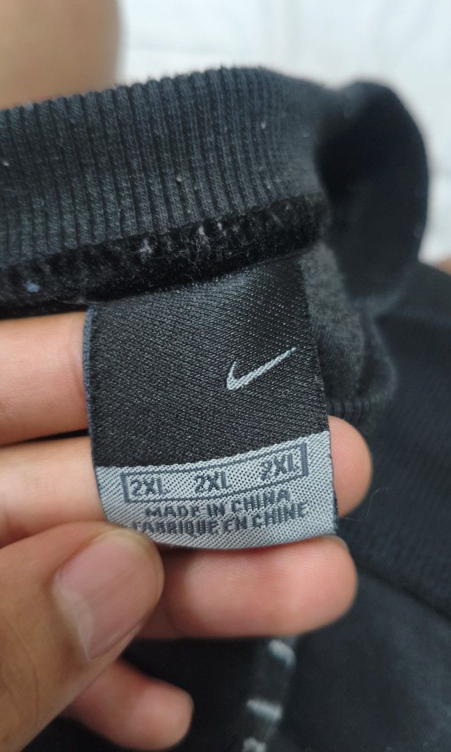 Vintage Nike Sweatshirt (Category: Coats, Jackets and Outerwear) located in Baguio. Submitted by utoljay__ (Listing ID 1470114146, Image 3). Description: Vintage Nike Sweatshirt - Size 2XL on tag, dm for more info - Excellent Condition - Will deliver around Baguio - Will ship outside Baguio + DF.