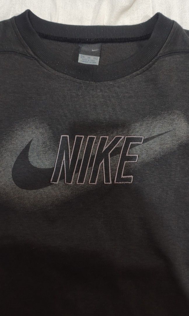 Vintage Nike Sweatshirt (Category: Coats, Jackets and Outerwear) located in Baguio. Submitted by utoljay__ (Listing ID 1470114146, Image 2). Description: Vintage Nike Sweatshirt - Size 2XL on tag, dm for more info - Excellent Condition - Will deliver around Baguio - Will ship outside Baguio + DF.
