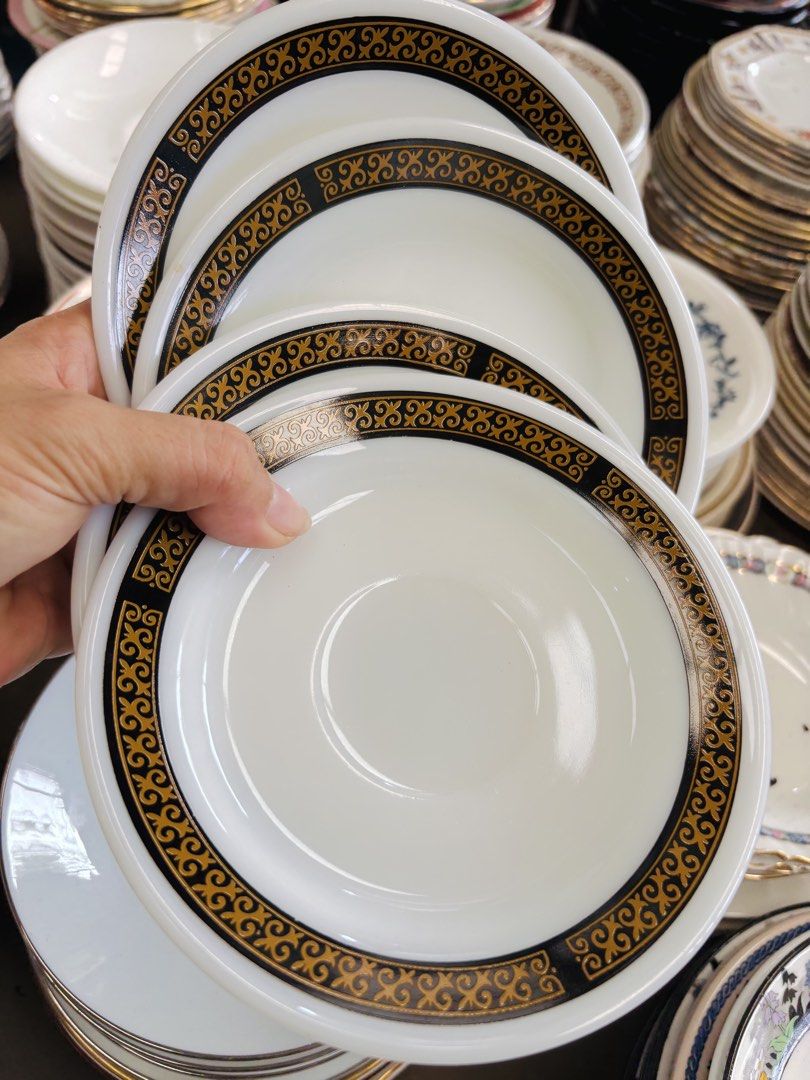 Vintage Pyrex saucers (Category: Other Kitchenware & Tableware) located in Dapitan. Submitted by clarisasan19348 (Listing ID 1469947785, Image 1). Description: .