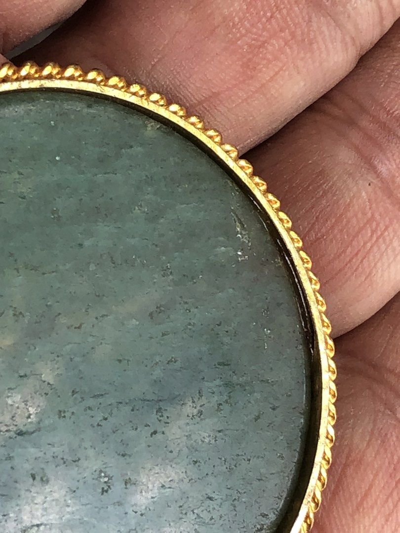 Vintage Real jade (Category: Necklaces) located in Manila. Submitted by anneverz (Listing ID 1469984940, Image 2). Description: Real vintage jade Gold plated Non tarnish .