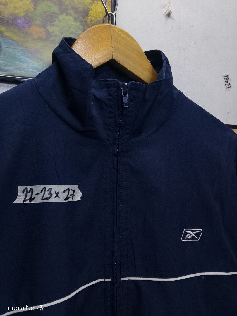 Vintage reebok windbreaker (Category: Coats, Jackets and Outerwear) located in Valenzuela. Submitted by joshwrldselection (Listing ID 1470108190, Image 2). Description: large - xl excellent condition need wash only thrift..