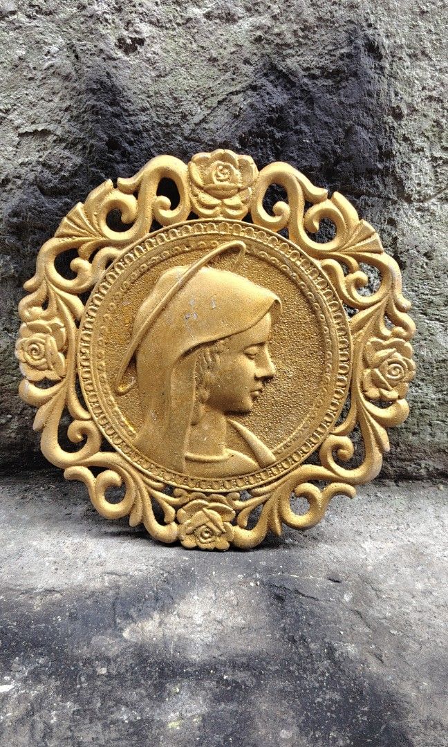 Vintage religous item (Category: Vintage Collectibles) located in Caloocan City. Submitted by zenmountain-d8b1c0 (Listing ID 1469969889, Image 1). Description: Cod.