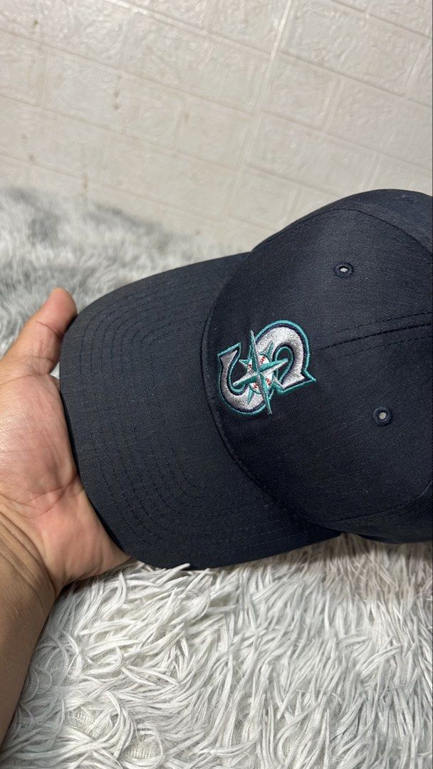 Vintage Seattle M*riners snapback (Category: Caps & Hats) located in Manila. Submitted by paulovenegaskalakal2020 (Listing ID 1470097155, Image 3). Description: For sale! Kalakal Vintage seattle m*riners snapback OG logo-S/Navy blue 1990's mlb genuine merchandise/ twins enterprise tag Adult Color rate- 8.5/10 Minimal fade Sign of usage Good Clean & reshape Good as new MINE 2,390 +sf.