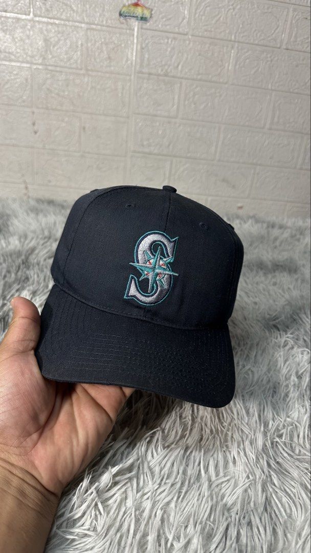 Vintage Seattle M*riners snapback (Category: Caps & Hats) located in Manila. Submitted by paulovenegaskalakal2020 (Listing ID 1470097155, Image 2). Description: For sale! Kalakal Vintage seattle m*riners snapback OG logo-S/Navy blue 1990's mlb genuine merchandise/ twins enterprise tag Adult Color rate- 8.5/10 Minimal fade Sign of usage Good Clean & reshape Good as new MINE 2,390 +sf.