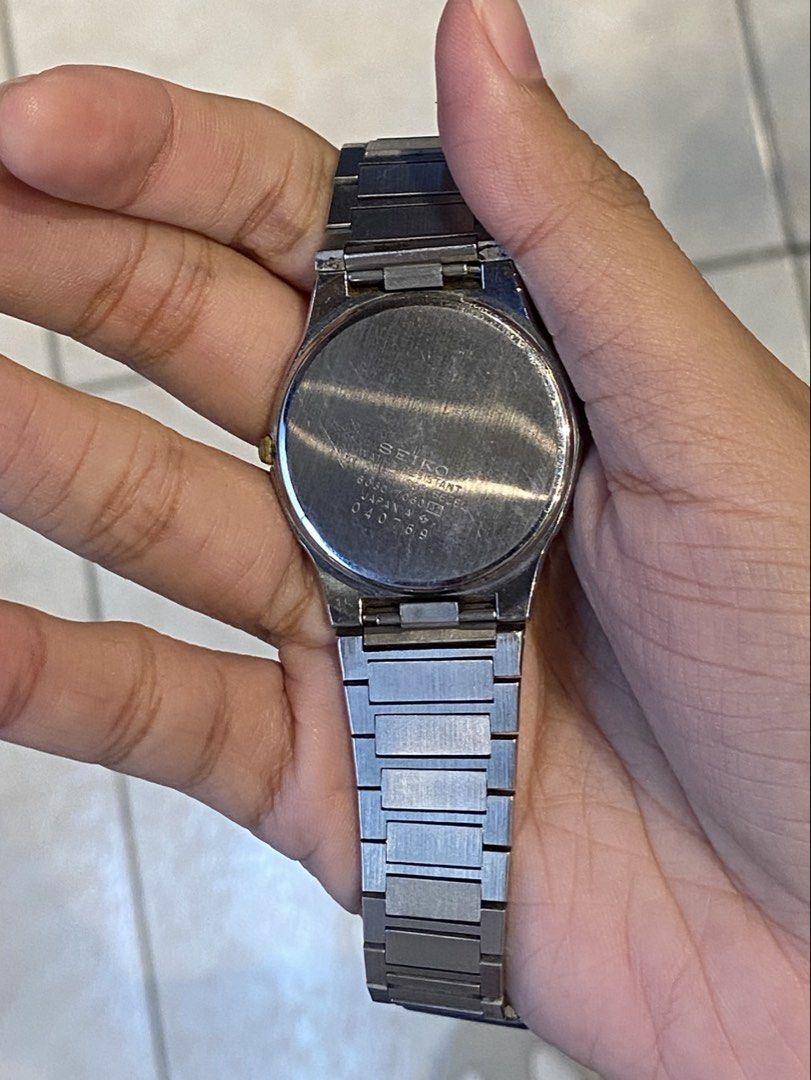 Vintage Seiko Quartz (Category: Luxury Watches) located in San Fernando. Submitted by ithrift.1 (Listing ID 1470080872, Image 3). Description: - Brand: Seiko Quartz Wristwatch - Design: Two-tone silver and gold with an integrated metal bracelet - Dial: Classic round champagne dial with slim hands and hour markers - Inclusions: Original beige presentation box and guarantee papers - Style: Classic retro piece, great for daily wear.