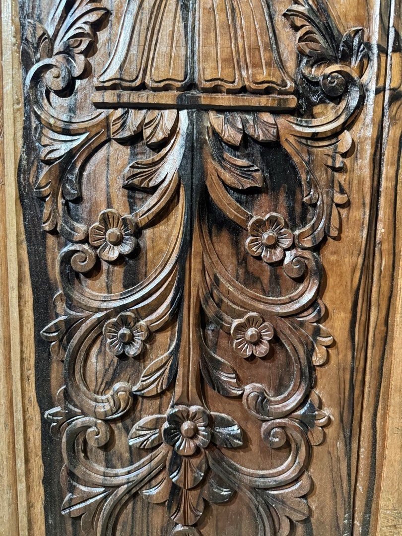 Vintage Solid Kamagong Door (Category: Vintage Collectibles) located in Manila. Submitted by sinaunang_gamit (Listing ID 1470013433, Image 2). Description: Vintage Solid Kamagong Door Height: 207 cm Width: 90cm Thickness: 4.4 cm Loc: 6th ave Caloocan ₱40k.