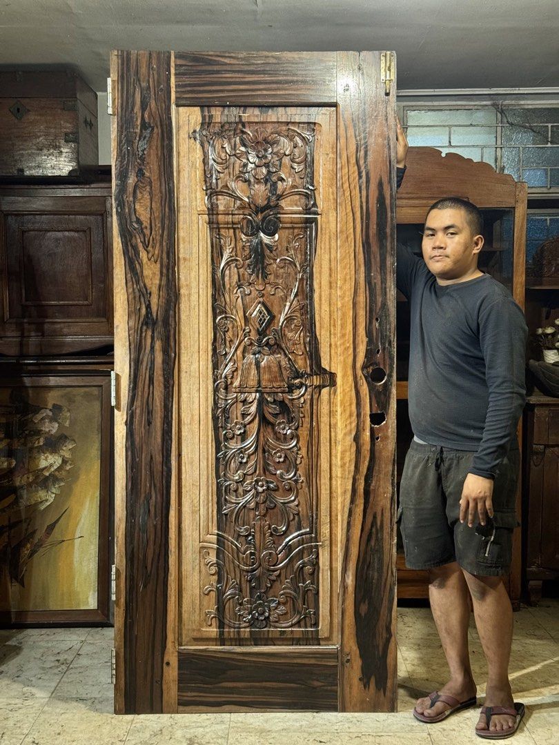 Vintage Solid Kamagong Door (Category: Vintage Collectibles) located in Manila. Submitted by sinaunang_gamit (Listing ID 1470013433, Image 1). Description: Vintage Solid Kamagong Door Height: 207 cm Width: 90cm Thickness: 4.4 cm Loc: 6th ave Caloocan ₱40k.