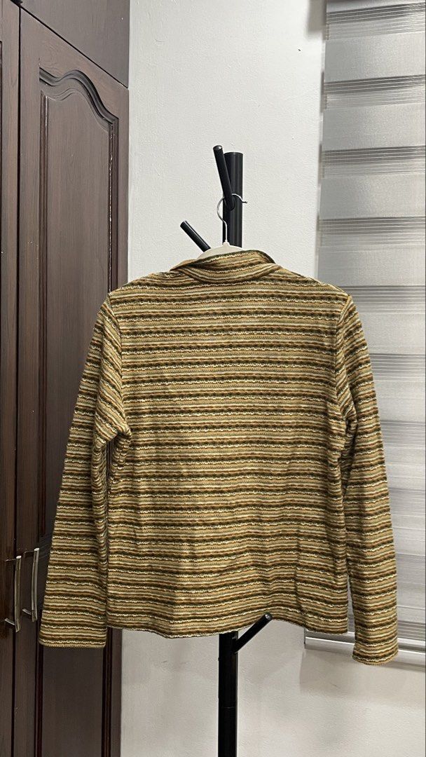 Vintage Stripped Longsleeves (Category: Longsleeves) located in Manila. Submitted by to_ri (Listing ID 1470077525, Image 3). Description: 🛍️ PRODUCT DETAILS 📏 Size: Small to Medium to Large 📌 TERMS & CONDITIONS 💸 Payment first 📦 Shipping: J&T, LBC, Same day delivery couriers 🚫 No returns or refunds ❌ No joy/bogus buyers 💗 Please buy responsibly. Thank you!.