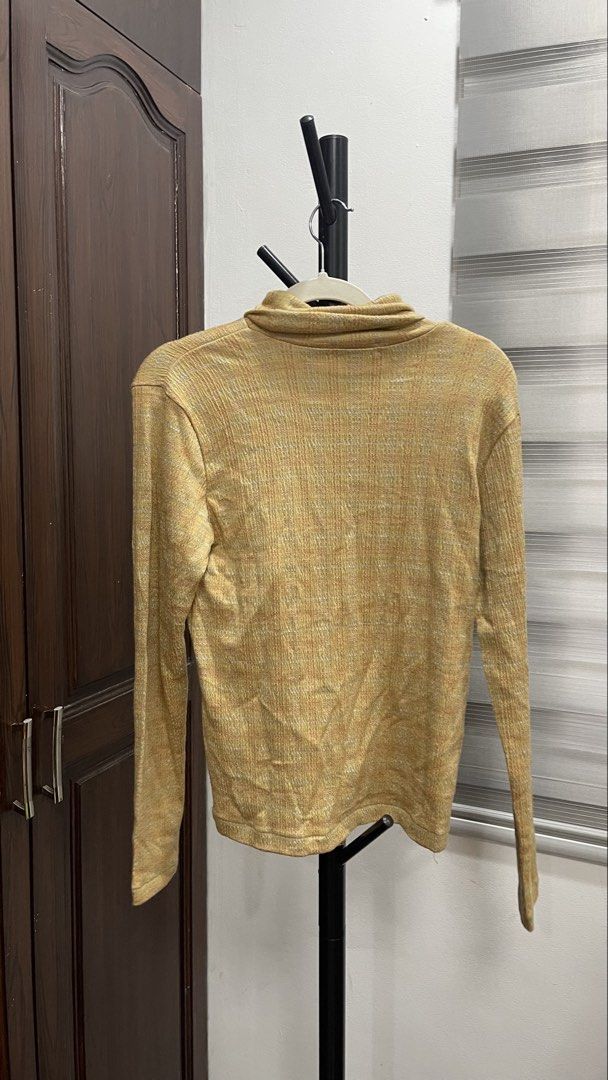 Vintage Turtle Neck (Category: Longsleeves) located in Manila. Submitted by to_ri (Listing ID 1470076384, Image 2). Description: 🛍️ PRODUCT DETAILS 📏 Size: Small to Medium 📌 TERMS & CONDITIONS 💸 Payment first 📦 Shipping: J&T, LBC, Same day delivery couriers 🚫 No returns or refunds ❌ No joy/bogus buyers 💗 Please buy responsibly. Thank you!.