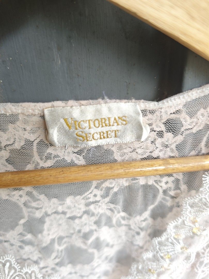 Vintage Victoria secret top (Category: Others Tops) located in Binalbagan. Submitted by Kristoffer_Arguelles (Listing ID 1470012776, Image 3). Description: good as new s-m 14x22 dimension .