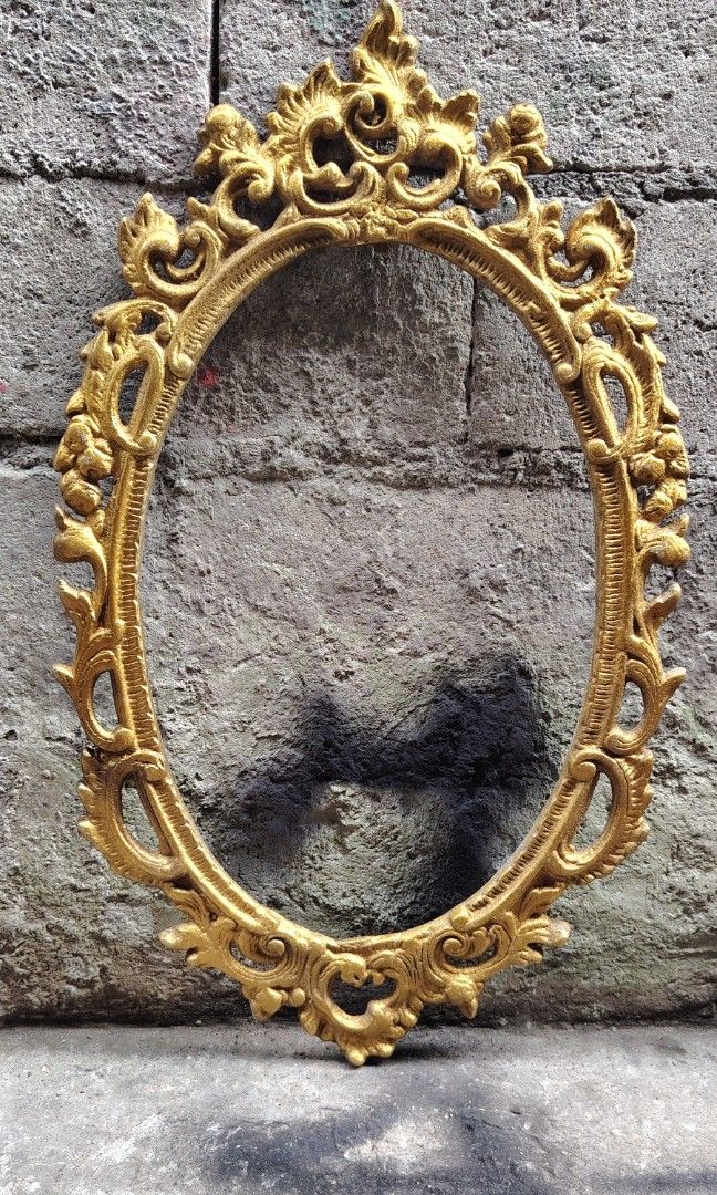 Vintage victorian frame (Category: Vintage Collectibles) located in Caloocan City. Submitted by zenmountain-d8b1c0 (Listing ID 1469970371, Image 2). Description: 1500 each Cod.