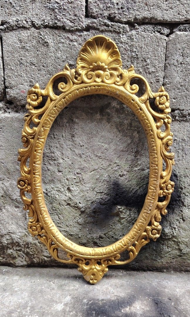 Vintage victorian frame (Category: Vintage Collectibles) located in Caloocan City. Submitted by zenmountain-d8b1c0 (Listing ID 1469970371, Image 3). Description: 1500 each Cod.