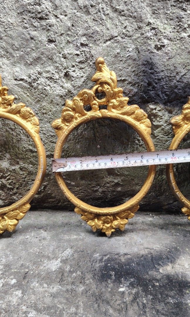 Vintage victorian frame set (Category: Vintage Collectibles) located in Caloocan City. Submitted by zenmountain-d8b1c0 (Listing ID 1469969734, Image 3). Description: Cod po tayo 😍😍.