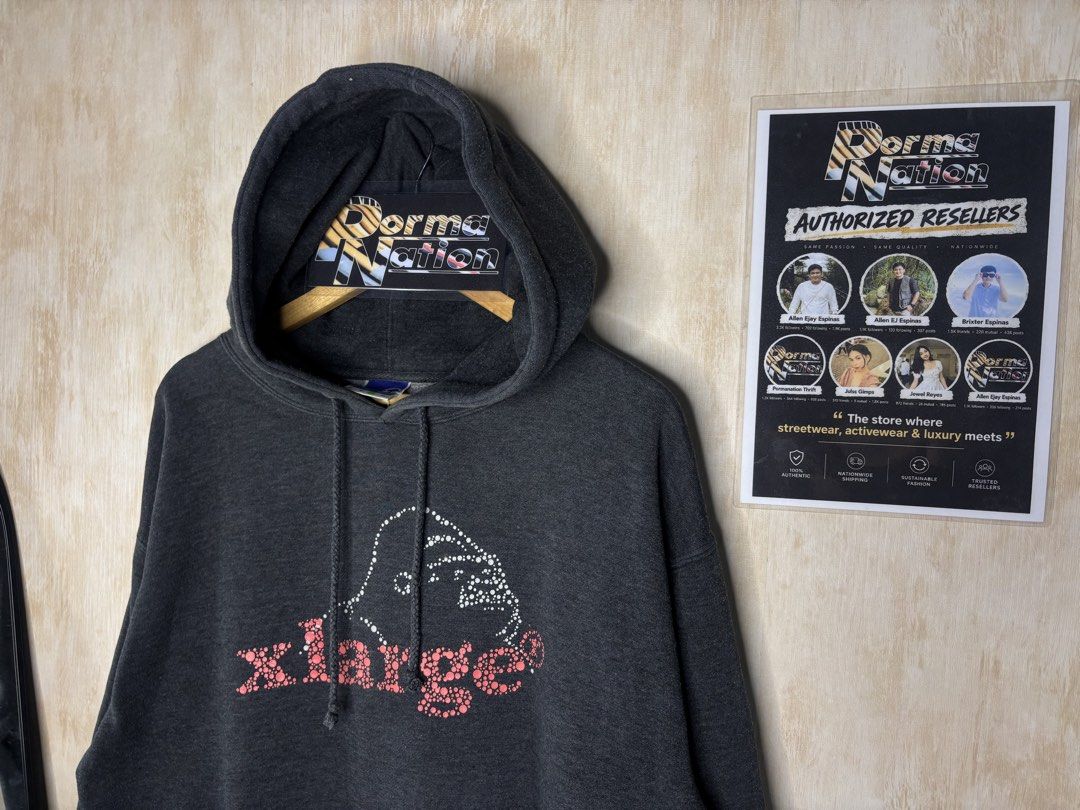 VINTAGE XLARGE HOODIE (Category: Hoodies) located in Cabuyao City. Submitted by pormanation-thrift-store (Listing ID 1470000767, Image 3). Description: VINTAGE XLARGE HOODIE Condition: EXCELLENT Color rate: 9.5/10 Size: LARGE ON TAG FIT XL Dimes: 25”Wx30”L Issue: NONE‼️ Price: 1,000.