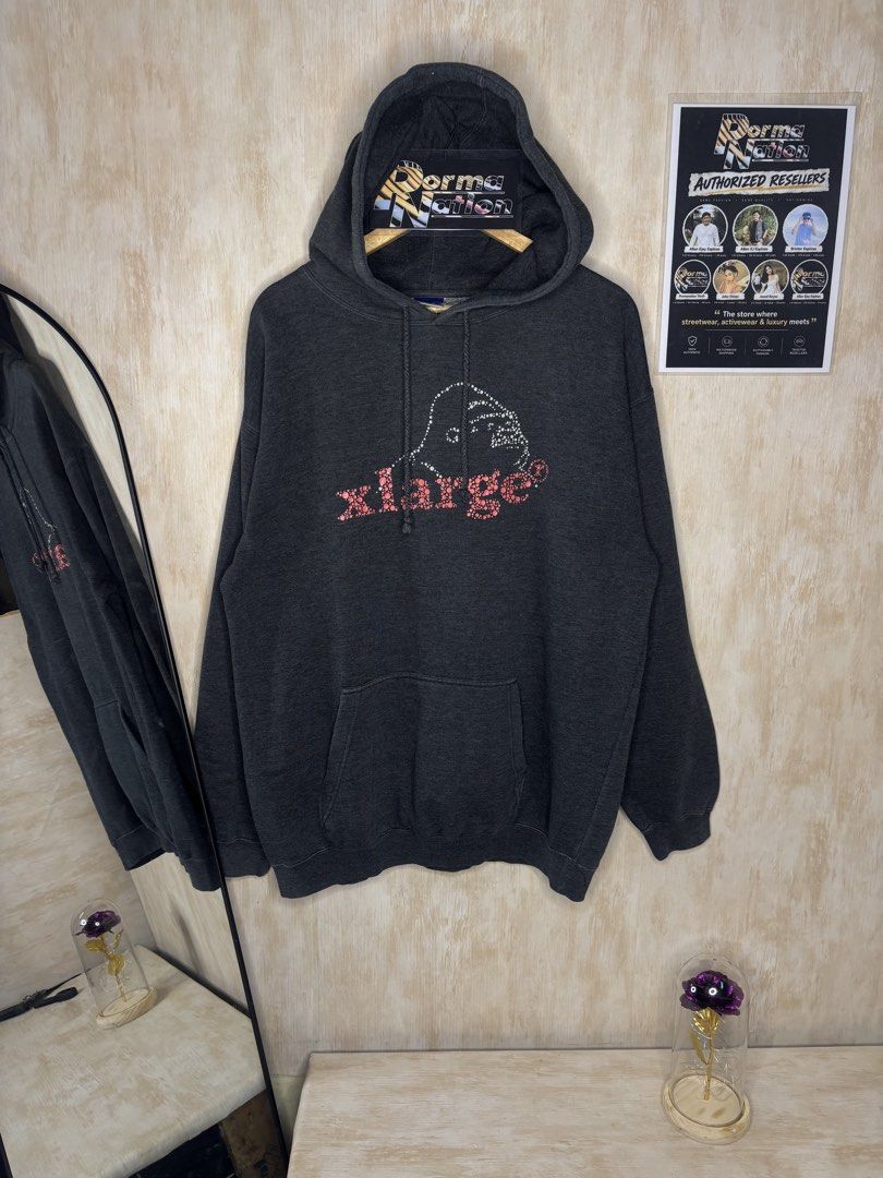 VINTAGE XLARGE HOODIE (Category: Hoodies) located in Cabuyao City. Submitted by pormanation-thrift-store (Listing ID 1470000767, Image 1). Description: VINTAGE XLARGE HOODIE Condition: EXCELLENT Color rate: 9.5/10 Size: LARGE ON TAG FIT XL Dimes: 25”Wx30”L Issue: NONE‼️ Price: 1,000.