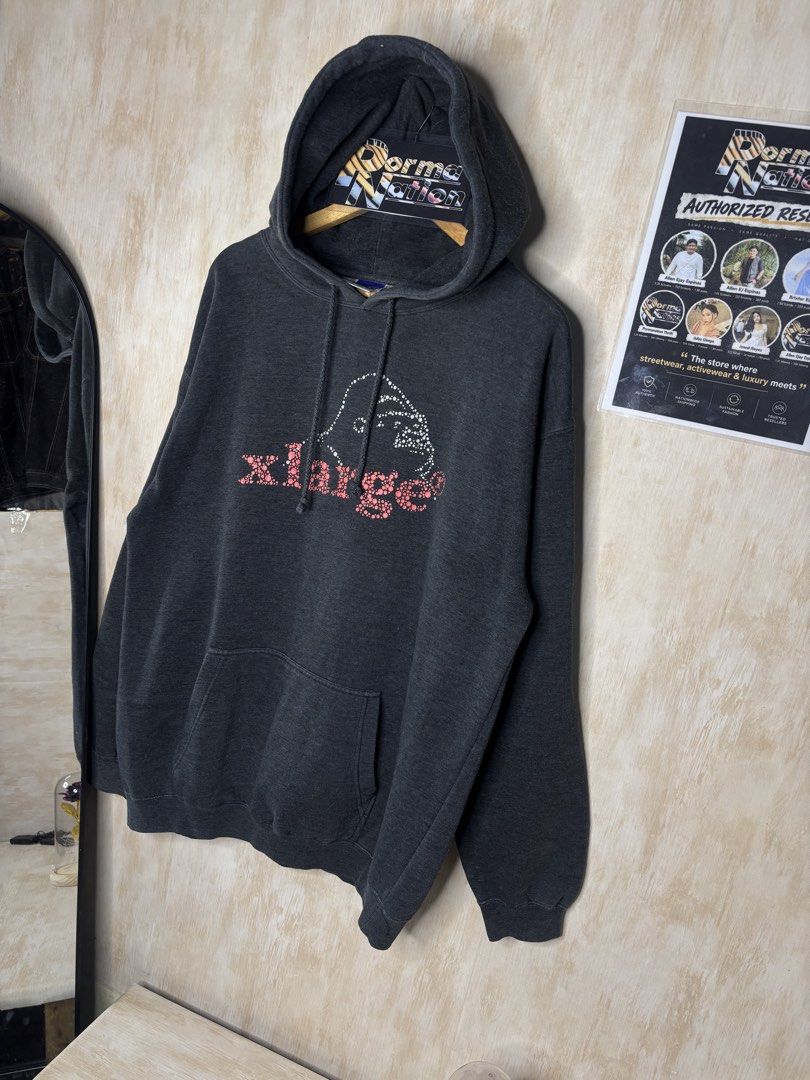 VINTAGE XLARGE HOODIE (Category: Hoodies) located in Cabuyao City. Submitted by pormanation-thrift-store (Listing ID 1470000767, Image 2). Description: VINTAGE XLARGE HOODIE Condition: EXCELLENT Color rate: 9.5/10 Size: LARGE ON TAG FIT XL Dimes: 25”Wx30”L Issue: NONE‼️ Price: 1,000.