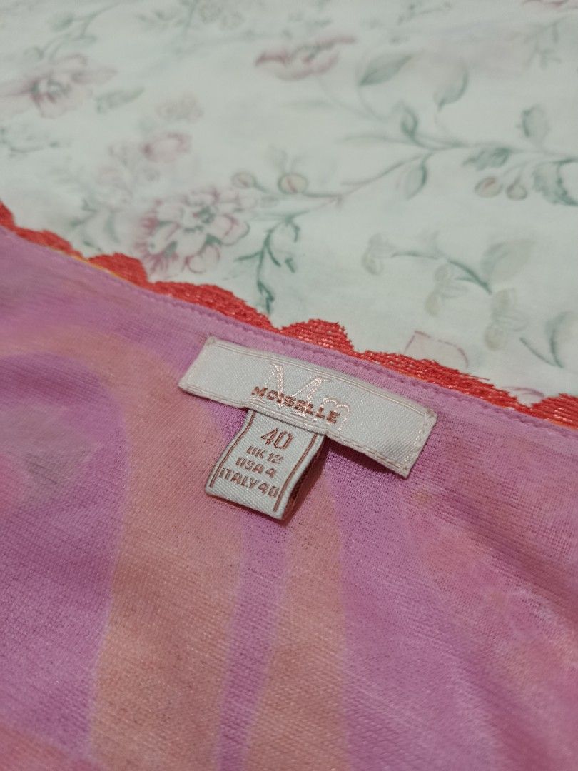 Vintage Y2k Floral Ruffle Wrap (Category: Blouses) located in Manila. Submitted by itzme_acquaria (Listing ID 1470029536, Image 3). Description: XS-S drop offer.