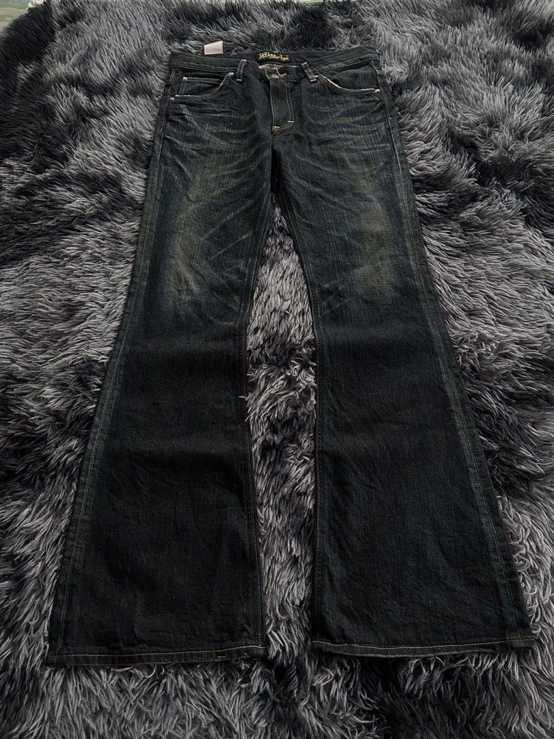 Vintage Y2k Lee Flared Jeans (Category: Jeans) located in Banaybanay. Submitted by prettysixtythrift_17 (Listing ID 1470057218, Image 1). Description: Vintage Y2k Lee Flared Jeans ▪️Waistline: 32 to 36 ▪️Length: 42 ▪️Hem: 11 ▪️Hips: 18 ▪️Leg Thigh: 11.5 ▪️Rise: 10 ▪️Inseam: 34.