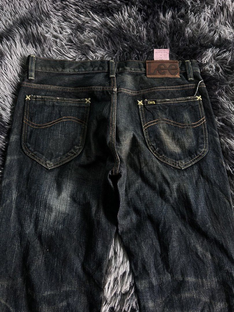 Vintage Y2k Lee Flared Jeans (Category: Jeans) located in Banaybanay. Submitted by prettysixtythrift_17 (Listing ID 1470057218, Image 3). Description: Vintage Y2k Lee Flared Jeans ▪️Waistline: 32 to 36 ▪️Length: 42 ▪️Hem: 11 ▪️Hips: 18 ▪️Leg Thigh: 11.5 ▪️Rise: 10 ▪️Inseam: 34.