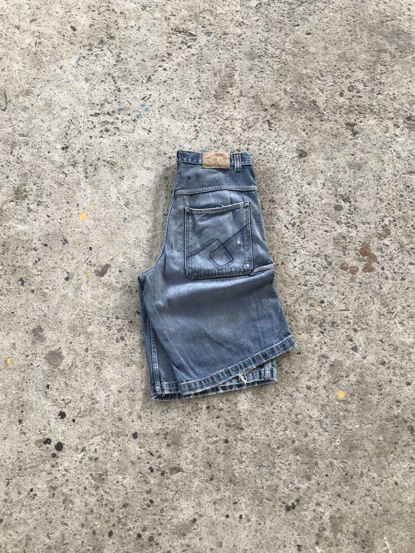 Vintge jnco y2k (Category: Shorts) located in Talisay. Submitted by abneralamo (Listing ID 1470032689, Image 3). Description: Vintge jnco jorts.