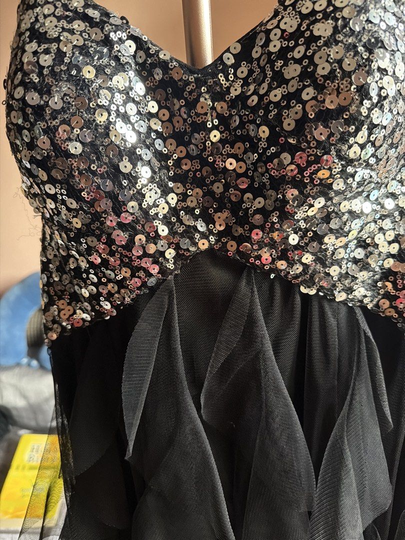 Viola Black Sequin Dress Size 3 (Category: Evening dresses & gowns) located in Caloocan City. Submitted by ninzguevarra-94363 (Listing ID 1470006069, Image 2). Description: - Color & Design: Black dress completely covered in eye-catching shiny silver sequins - Neckline & Style: Strapless/tube type with a flattering sweetheart neckline - Fit & Size: Tagged Size 3 - Comfort: Features a smooth inner lining for comfortable wear - Closure: Convenient 