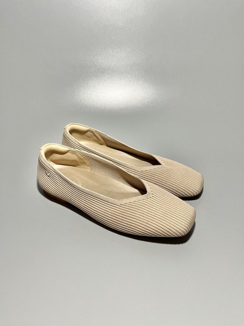 VIVAIA Margot 2.0 Square-Toe V-Cut Flats (Category: Flats & Sandals) located in Caloocan City. Submitted by jvn_23 (Listing ID 1470072283, Image 3). Description: VIVAIA Margot 2.0 Square-Toe V-Cut Flats Authentic/Legit💯 Excellent Condition 📍 No issue❗️ Color rate: 10/10📍 Size: EU 37 / US 6.5 A comfortable pair of beige square-toe ballet flats featuring a textured, ribbed knit design and a supportive low-profile sole. Color may vary due to ligh