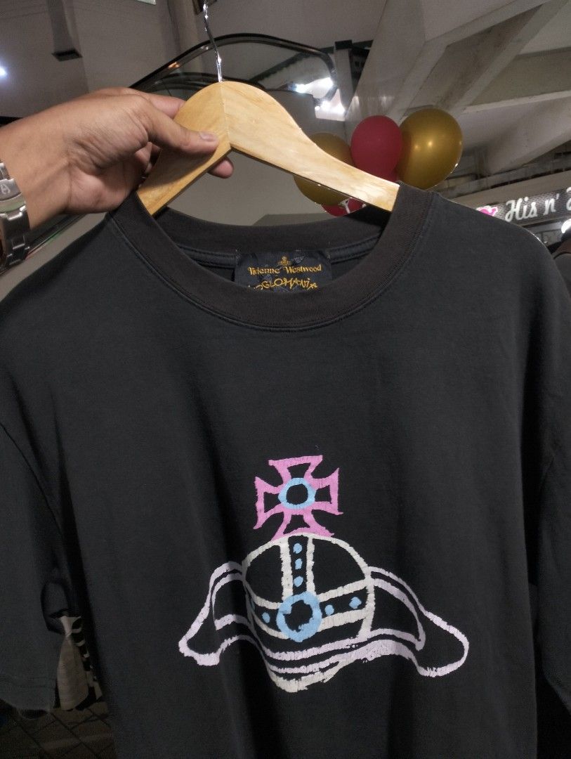 VIVIENNE WESTWOOD🔥 (Category: Tshirts & Polo Shirts ) located in Iloilo. Submitted by thrift0ry. (Listing ID 1470125101, Image 1). Description: VIVIENNE WESTWOOD 🔥 EXCELLENT CONDITION ✅ NO ISSUE / NO FLAWS ✅ 9.5/10 COLOR RATE ✅ SIZE LARGES ON TAG FIT MEDIUM TO LARGES.