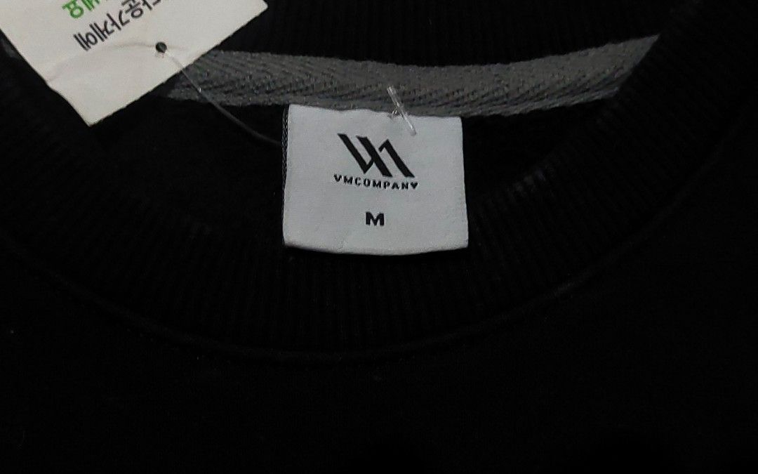 VMCompany Graphic Cat Astronaut Black Sweatshirt Medium (Category: Coats, Jackets and Outerwear) located in Cebu City. Submitted by thrifthuntsph (Listing ID 1470084349, Image 3). Description: like new. korean brand..