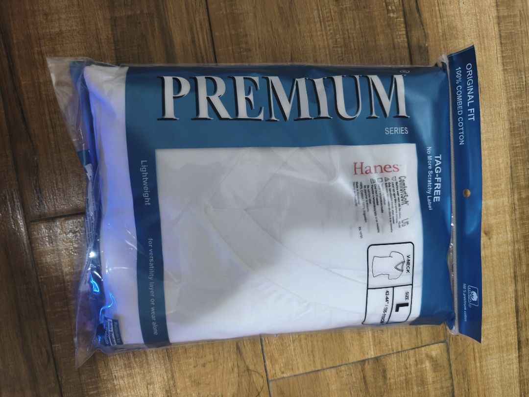 VNECK White Shirt (Category: Tshirts & Polo Shirts ) located in San Juan City. Submitted by aliyah17 (Listing ID 1469954799, Image 2). Description: .