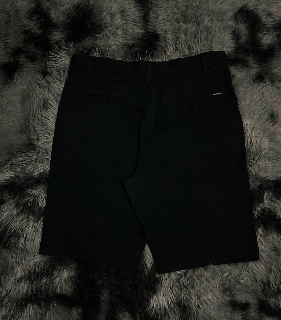 Volcom Navy Blue Shorts Size 34 W17 L22 (Category: Shorts) located in Cadiz. Submitted by jaybatiller (Listing ID 1470091874, Image 2). Description: - Brand: Volcom - Color: Navy Blue - Size: 34 - Condition: Clean, great overall condition - Features: Button closure, zip fly, back pockets - Details: Signature embroidered Volcom stone logo near the hem - Style: Versatile basic for casual everyday wear.