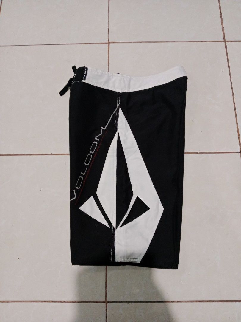 Volcom Black White Surf Board Shorts (Category: Swim Trunks & Board Shorts) located in Bacolod City. Submitted by jorengrate26639 (Listing ID 1470060225, Image 1). Description: - Brand: Volcom - Color: Classic Black and White - Design: Large stone logo print down the left leg - Waistband: Contrast white with secure lace-up tie closure - Pocket: Single back pocket with flap and drainage eyelet - Fabric: Lightweight, quick-dry material ideal for sw