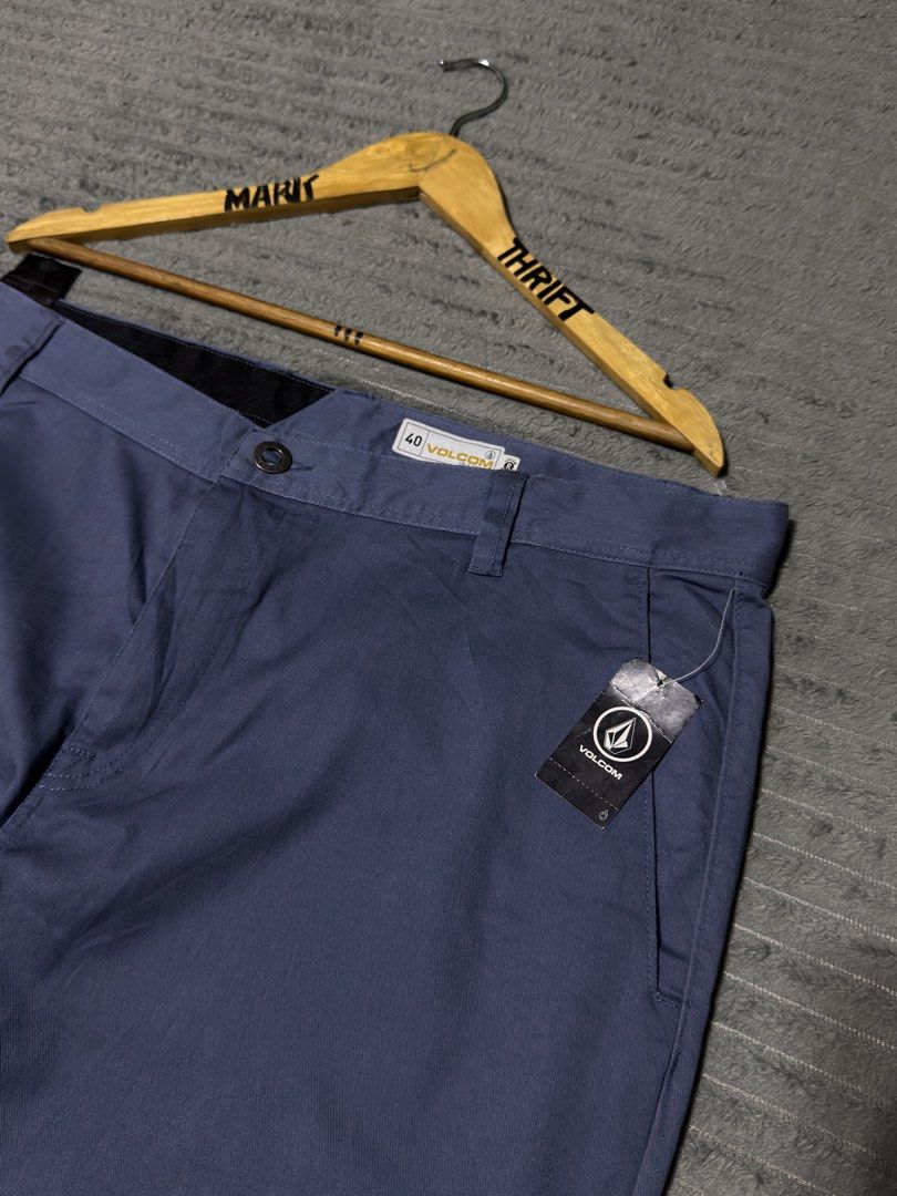 VOLCOM BRAND NEW MODERN STRAIGHT CUT PANTS (Category: Chinos) located in Manila. Submitted by triptothrift7 (Listing ID 1470078387, Image 2). Description: message if you are interested! for fast transaction VOLCOM BRAND NEW MODERN STRAIGHT CUT PANTS for only 1500 size 40 waistline 40 x 42 length 46 hem 9 no major issue then button sa pocket lang need wash only excellent condition color rate 9/10 mode of payment gcash or bank transfer location Biñ