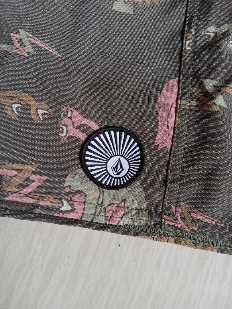 Volcom Graphic Print Drawstring Shorts Olive Green (Category: Activewear) located in Tanay. Submitted by jrgoods (Listing ID 1469997150, Image 3). Description: Volcom Xxl to XL above the knee waistline 36-40 Length 18 Good as new condition 550+ship Tanay Rizal location Shipping Nationwide - Color: Olive green with quirky psychic head and lightning bolt graphics - Waistband: Elastic with adjustable black drawstring cords - Pockets & Details: Back 