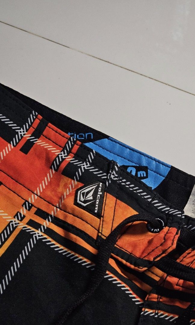 Volcom PLAITER (Category: Swim Trunks & Board Shorts) located in Aroroy. Submitted by gabrizz_y (Listing ID 1470125060, Image 2). Description: Condition: 10/10 Issue: None Size 34 SF is not included..