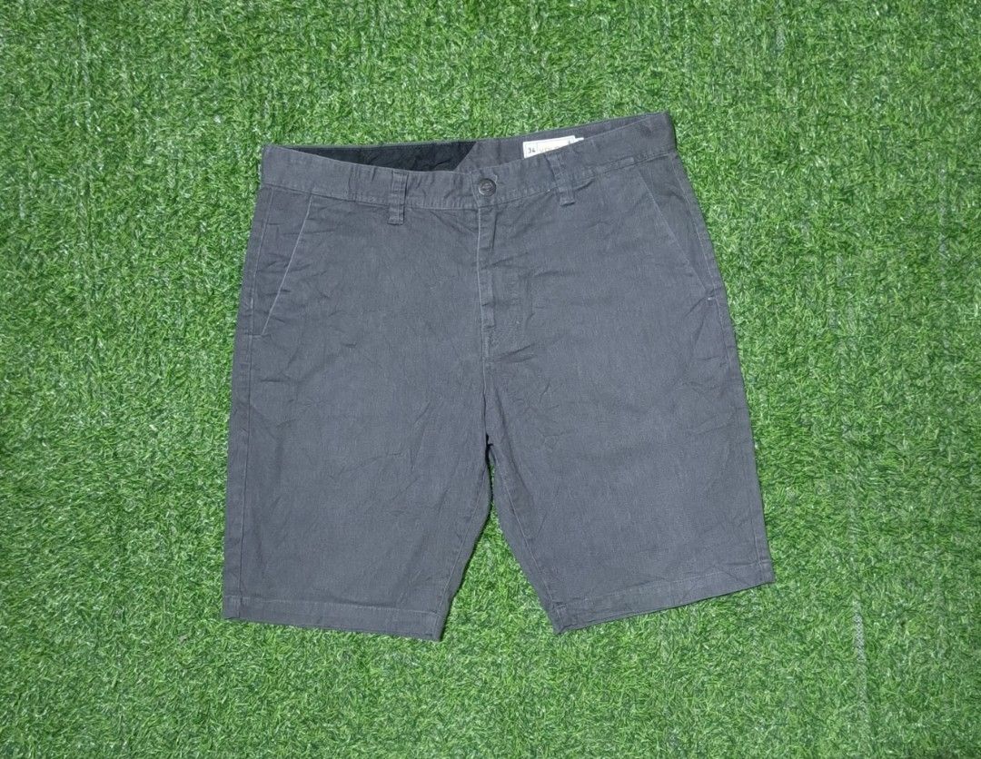 Volcom Stone (Category: Shorts) located in Victorias. Submitted by ray_rare_picks (Listing ID 1470113268, Image 3). Description: Volcom Stone ‎• Waist- 34 inch ‎• Length- 21 inch ‎• Leg Opening- 10 inch ‎• 9/10 Color Rate • Embroidered Stone in left hem ‎• Excellent Condition • Color may vary due to lighting ‎• No issue Dm me if interested📩 Location: Victorias City, Negros Occidental.