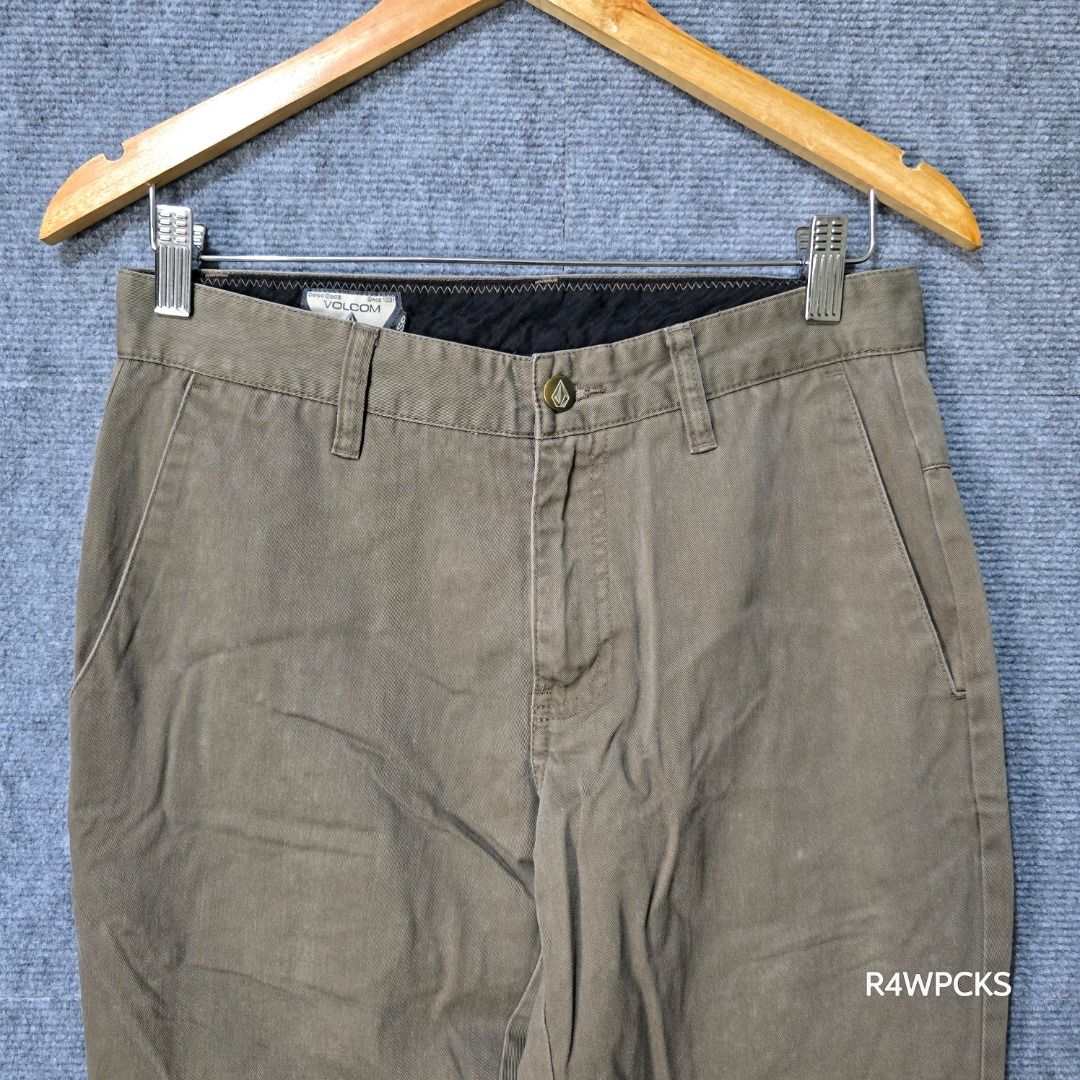 VOLCOM VMONTY CHINO PANTS (Category: Chinos) located in San Mateo. Submitted by r4wpcks (Listing ID 1470102325, Image 3). Description: Size on Tag: 28 Best Fit: 29 - 30 inches Waist: 29 - 30 inches Length: 38 inches Leg Hole / Hem: 7 inches Condition: 9/10 Color Rate: 9/10 Issue: Signs of use COLOR MAY VARY DUE TO LIGHTING Location: San Mateo Rizal, near Marikina J&T/Lalamove courier, shipping fee should be handled by the buyer ❗Message R4WPCKs p